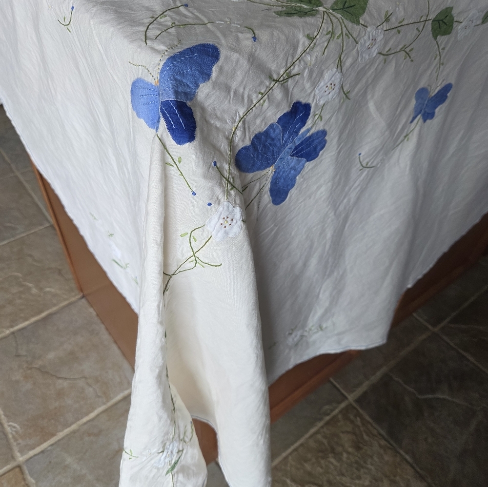Cottagecore Vintage Hand Embroidered Applique Butterfly Oval Tablecloth - Picture 6 of 17